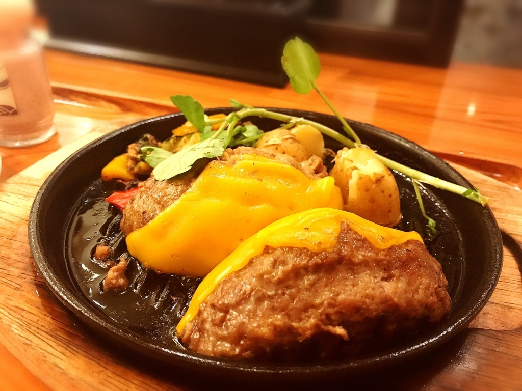 f:id:koki08:20171023231911j:plain いしがまやハンバーグのチーズハンバーグ3