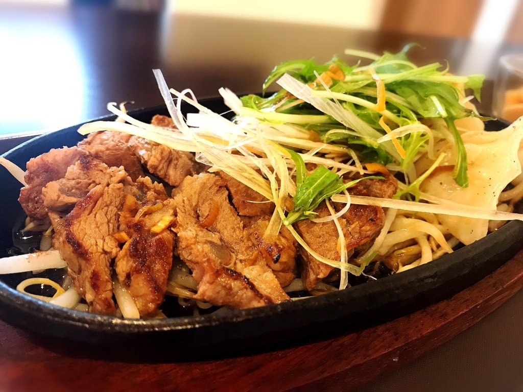 f:id:koki08:20180118191742j:plain ステーキと焼き餃子が一皿で味わえる吉祥寺の本格創作中華のお店