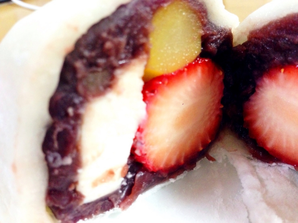 f:id:koki08:20180327223806j:plain いちご大福の進化系!?あなたは宮崎名物「なんじゃこら大福」を知っていますか?