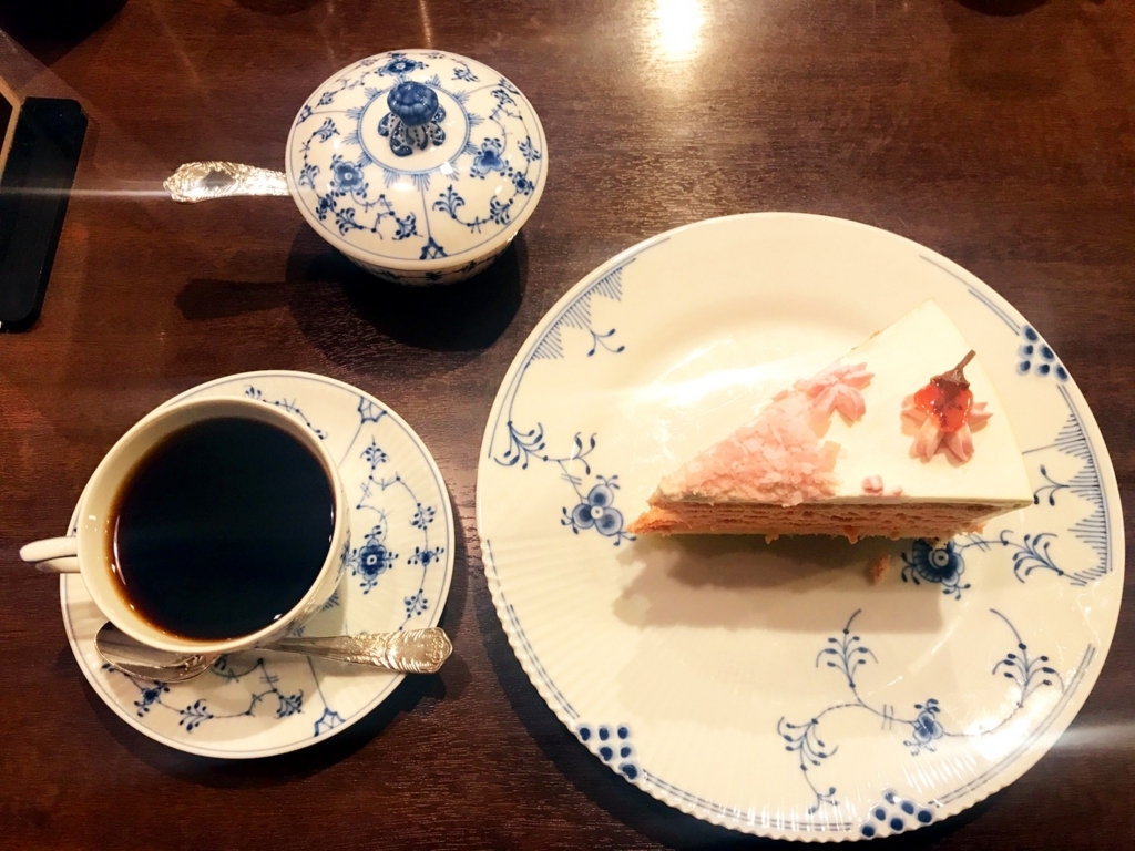f:id:koki08:20180329032850j:plain 吉祥寺のオシャレなアンティークカフェ「椿屋珈琲 花仙堂」で春の気分を