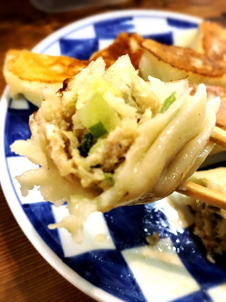 f:id:koki08:20180511235736j:plain 【吉祥寺】メインはラーメンより餃子!?ぷっくり大きな餃子がウリのお店2