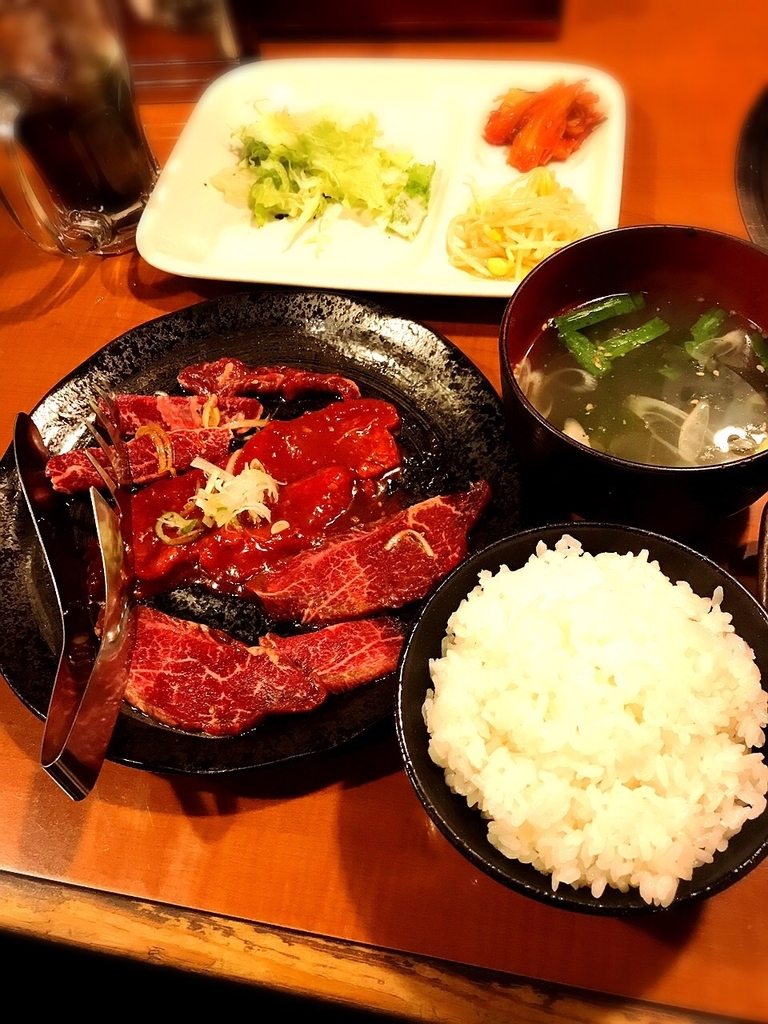 f:id:koki08:20190105221444j:plain 「焼肉洞」でいただいた「ミックスランチ」”1000円(税込)