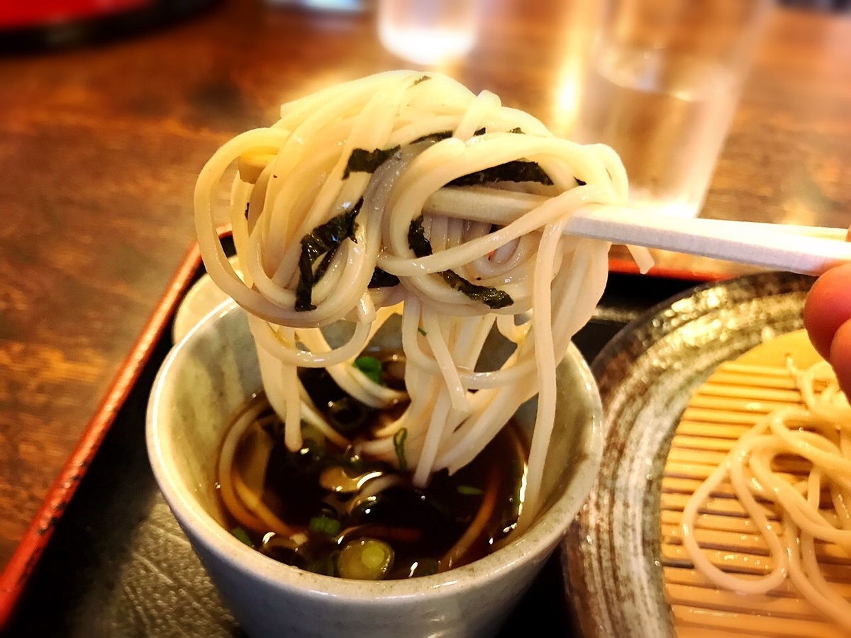「高治」でいただいた「ざるそば」”580円（税別）