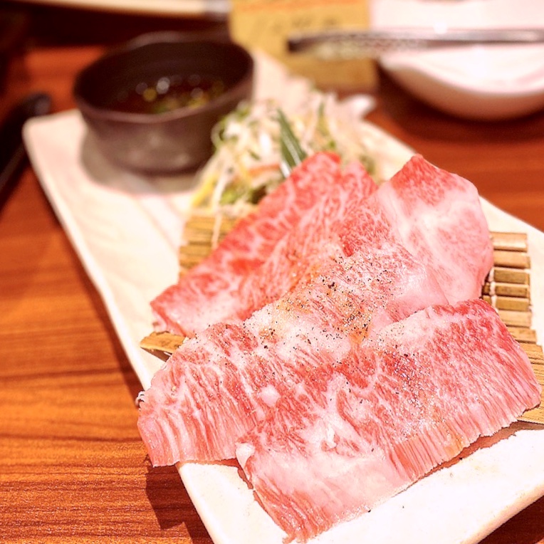 「肉小僧 匠」でいただいた「香味野菜とおろしぼん酢の奇跡の牛焼き」”1850円（税別）