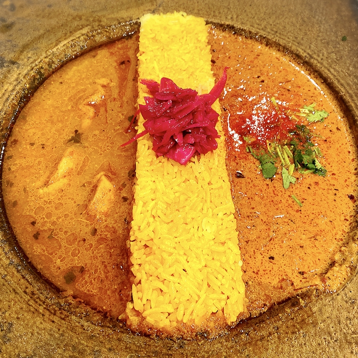 「ピワン」でいただいた「2種盛りカレー」”1200円（税込）