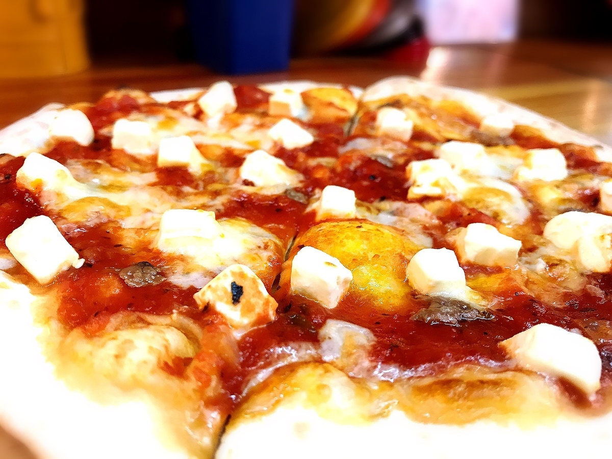 24㎝ものピザが600円！「ガレージ50」のピザ