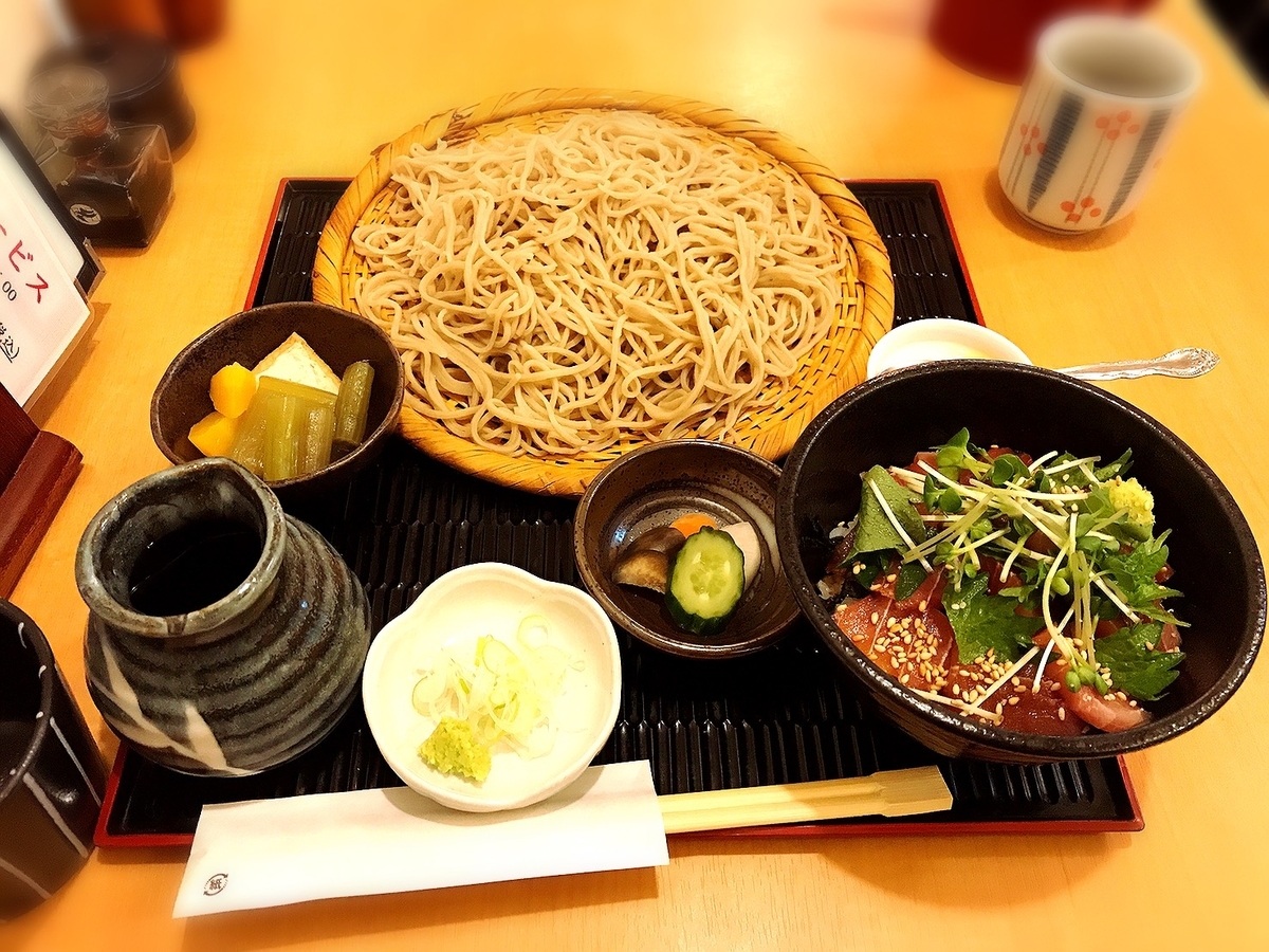 丼と蕎麦両方楽しめる「十色」
