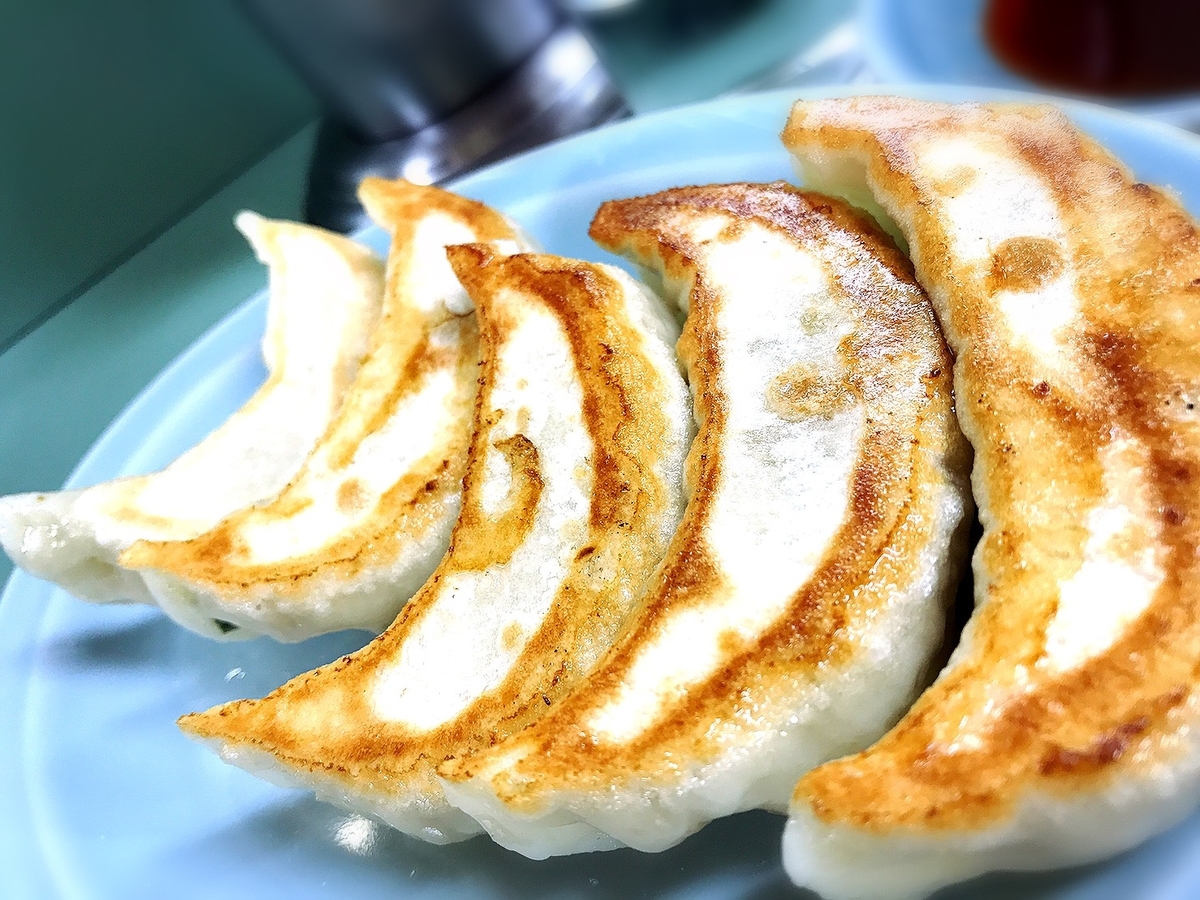 気に入ったら餃子はお持ち帰りもできる「みんみん」