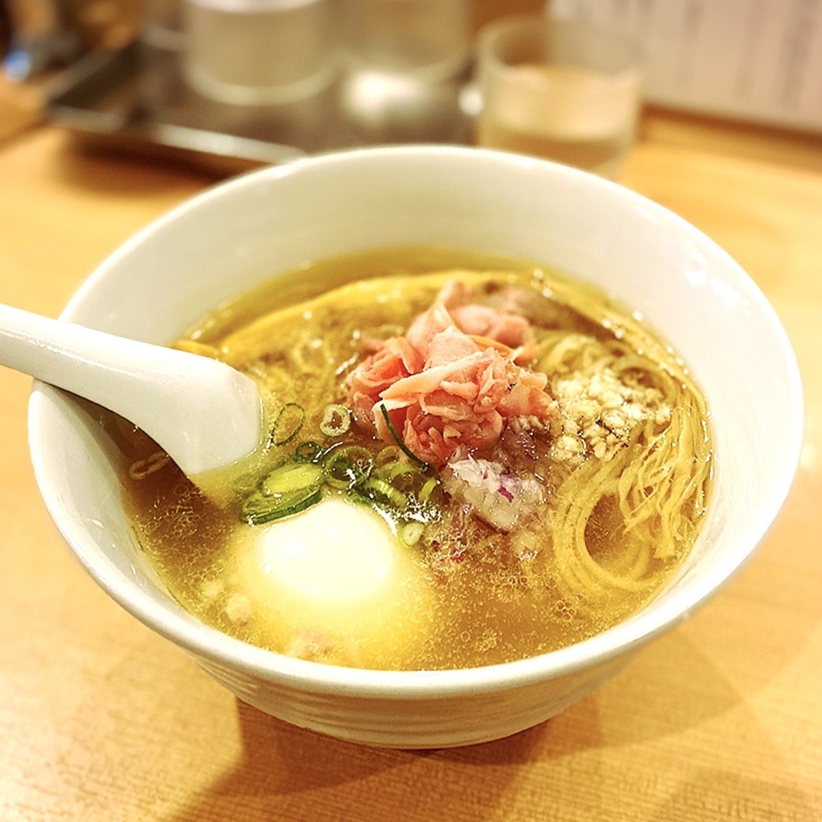 ラーメン 新宿 金色に輝く上品なスープがたまらない 鯛だしラーメンがいただけるお店 鳳仙花 吉祥寺グルメで生きている元芸能mgごろりのグルメブログ ラーメン 新宿 金色に輝く上品なスープがたまらない 鯛だしラーメンがいただけるお店 鳳仙花 吉祥寺グルメで生きている元芸能mgごろりのグルメブログ