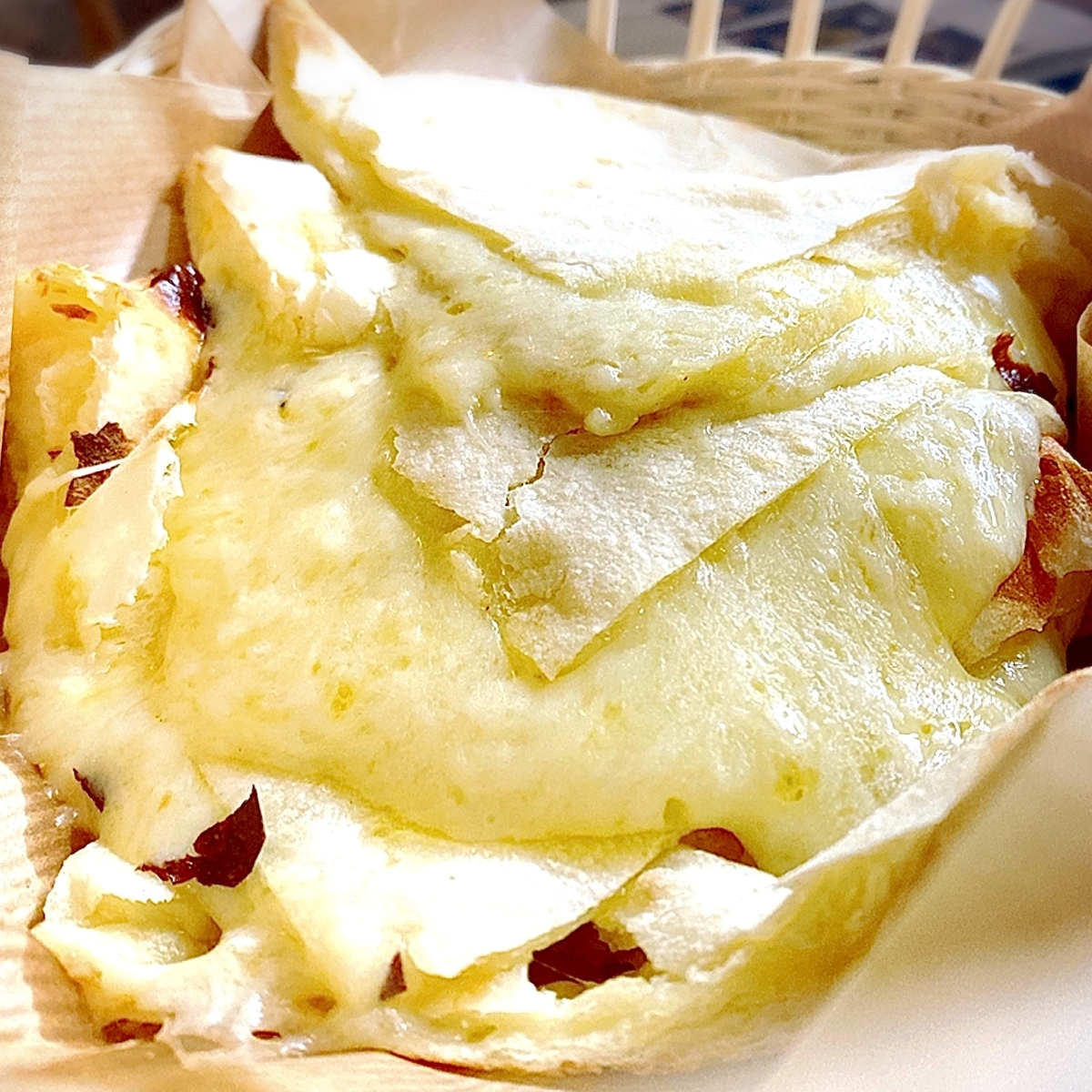 「スーリヤ サジロ」でいただいた「カレーセット（チーズナン）」”1300円（税別）2