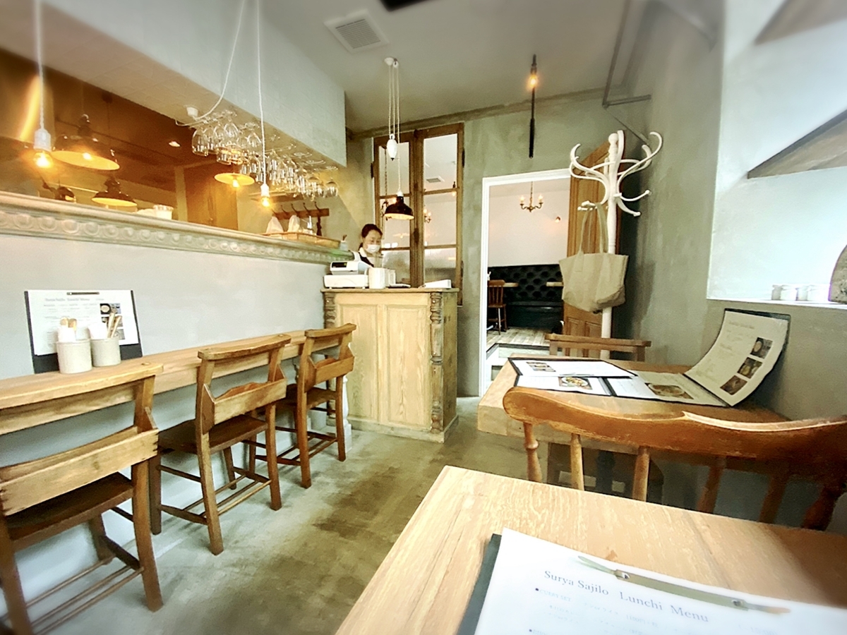 スーリヤ サジロの店内雰囲気