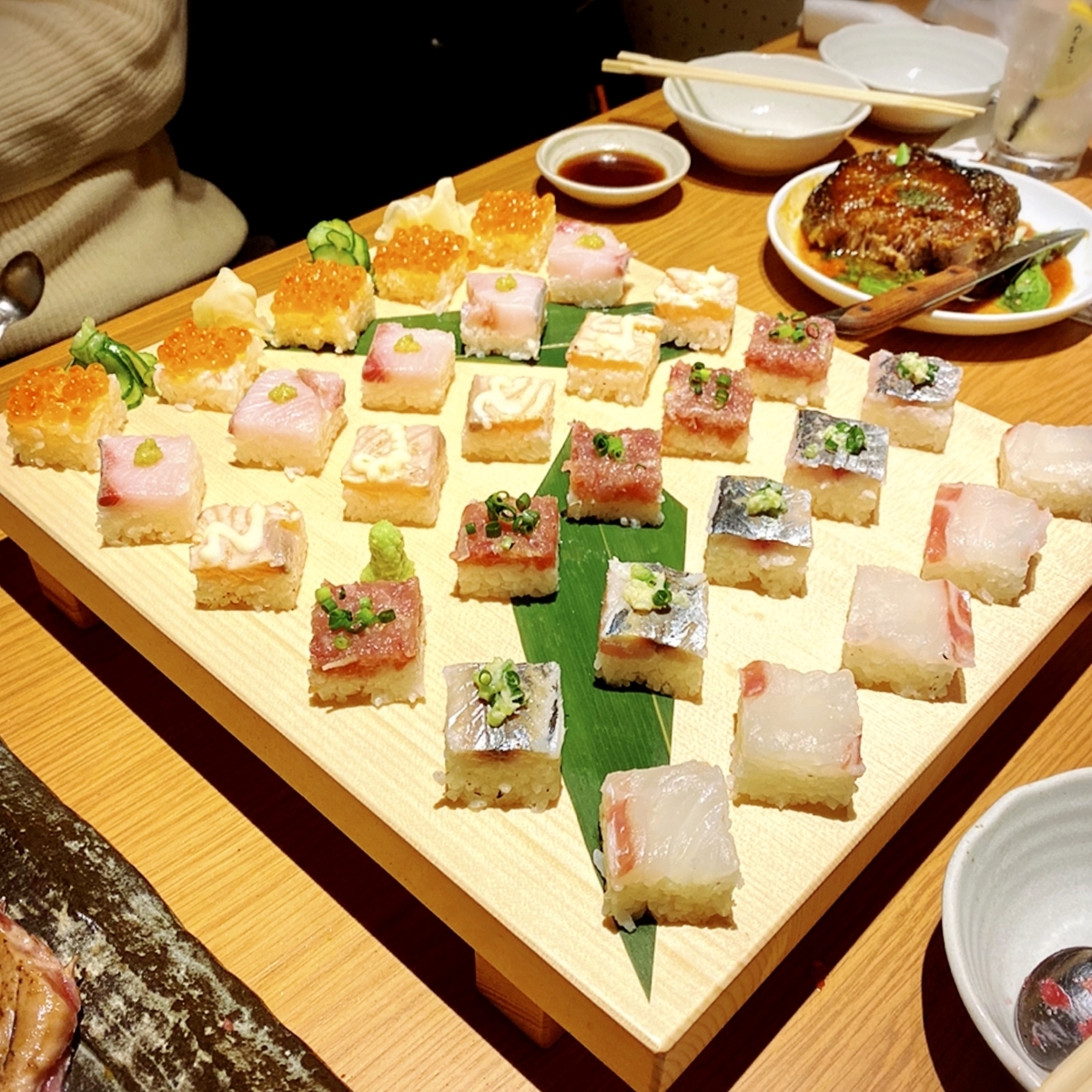 「マグロ食堂魚金」でいただいた「掴み寿司 30カン」”2480円（税別）