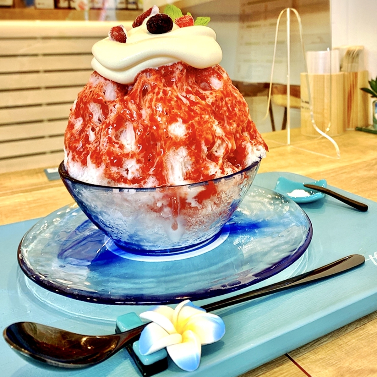 【旅グルメ沖縄】南国気分を味わえるカフェ！沖縄の海氷を削ったリゾート系かき氷専門店