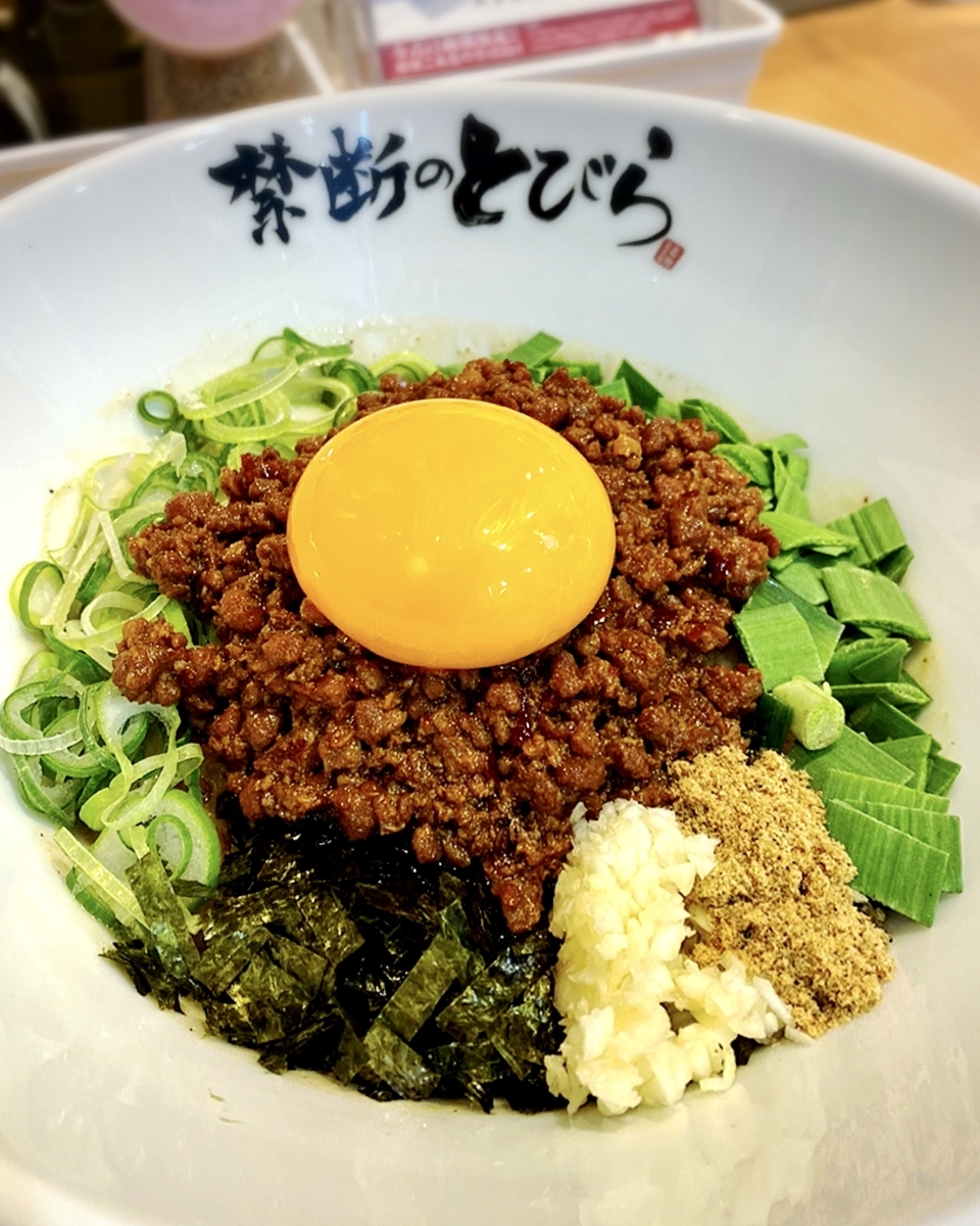 「禁断のとびら 池袋店」でいただいた「看板の台湾まぜそば」”850円(税込)