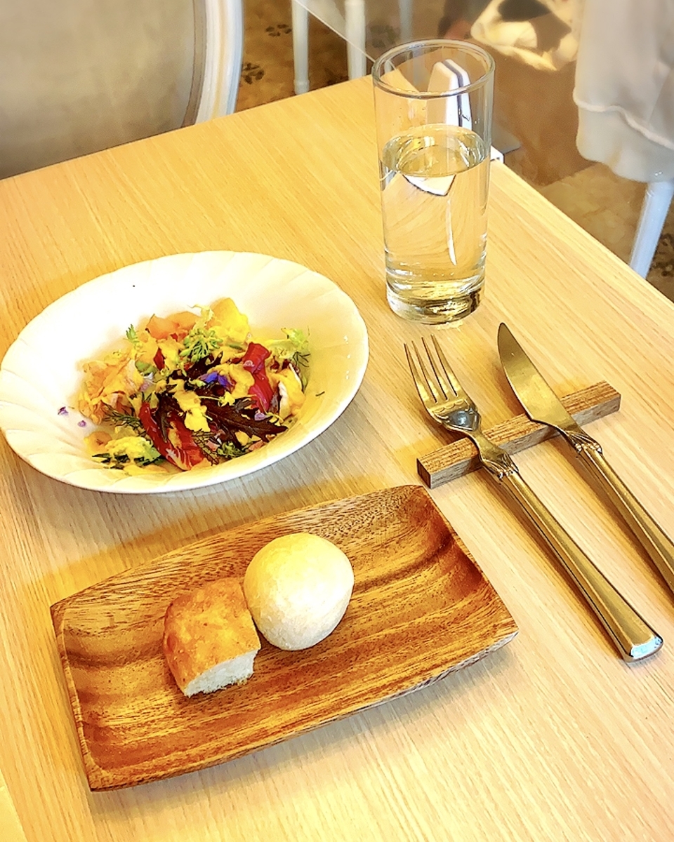 「モメント」でいただいた「菜の花とウドのスパゲッティ」”1490円（税別）2