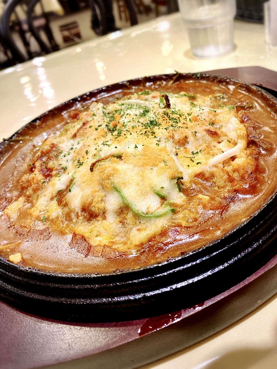 「キッチンクルミ 吉祥寺店」でいただいた「焼きチーズカレードリア」”1210円（税込）