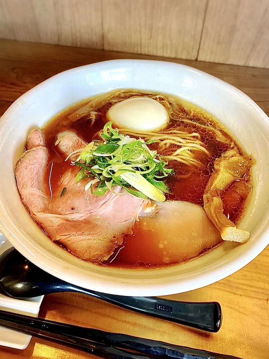 「健やか」でいただいた「特製醤油と貝のラーメン」”1030円(税込)