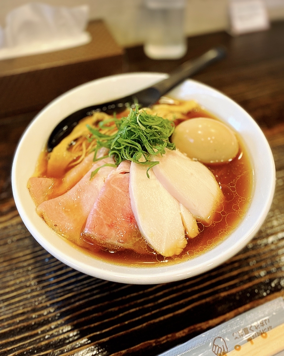 「中華そば 向日葵」でいただいた「特製中華そば 醤油」”1050円(税込)