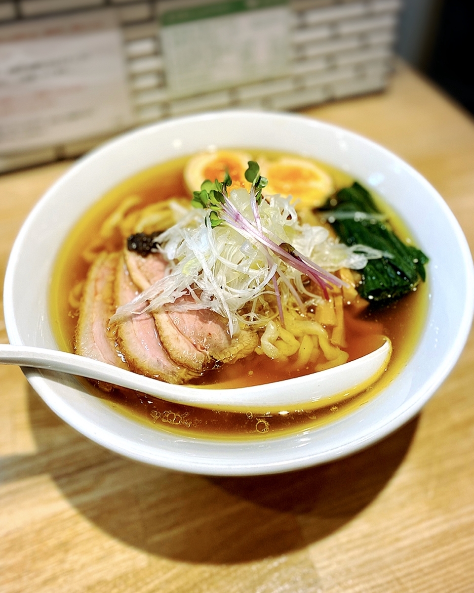 「中華そば ビリケン」でいただいた「手揉み中華そば 全部のせ」”1200円（税込）