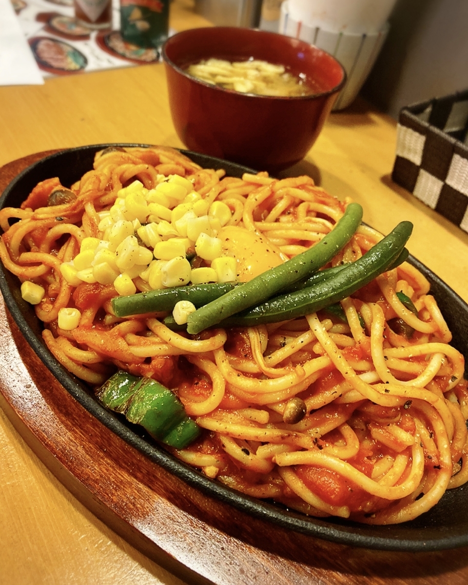 「浅草洋食 クロモジ亭」でいただいた「鉄板焼きナポリタン」”1000円（税込）