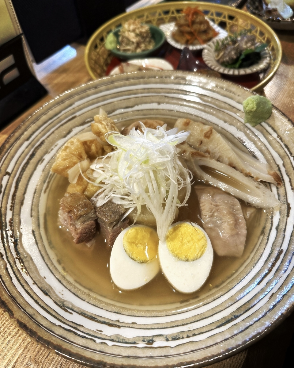 「鮮魚と炉端と肉おでん 烽（のろし）」でいただいた「牛出汁肉おでん（7点盛り）」”1848円（税込）