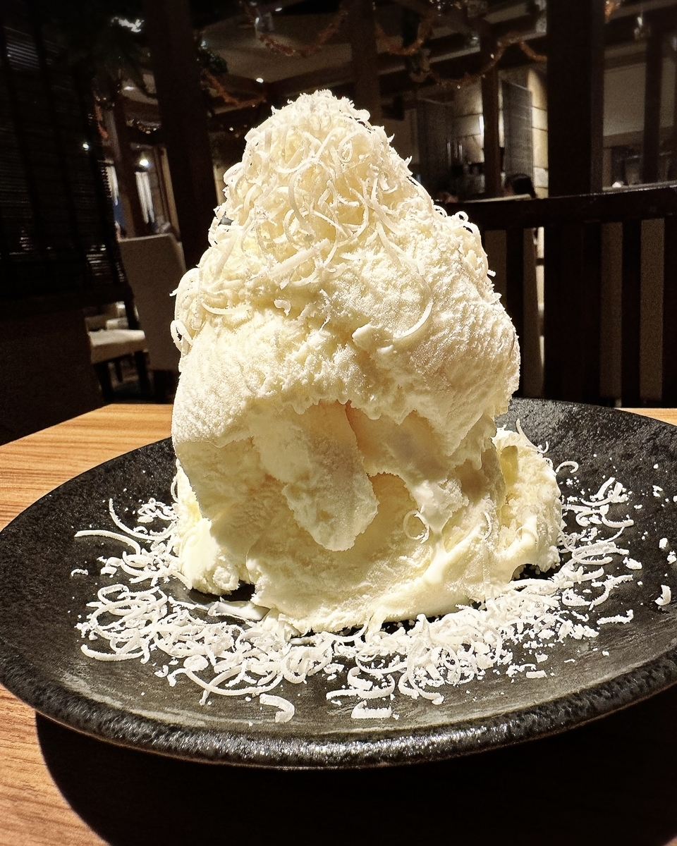 「蜂蜜とチーズ BEEHOUSE 池袋店」でいただいた「ハニーモンテビアンコ」”580円（税別）