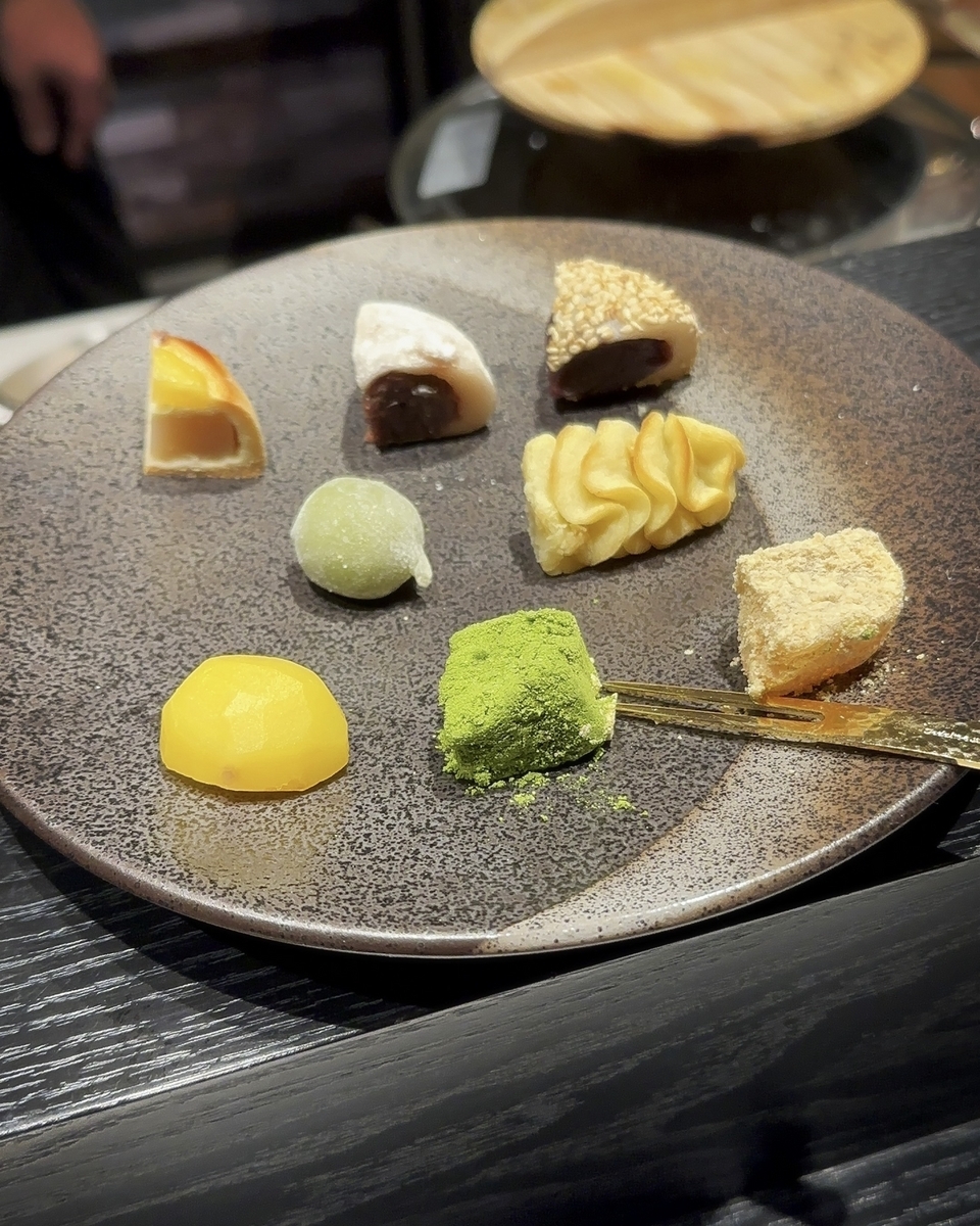 「鮨 五十六歩」でいただいた「鮨20貫と甘味食べ放題お任せコース」”16500円(税込)5