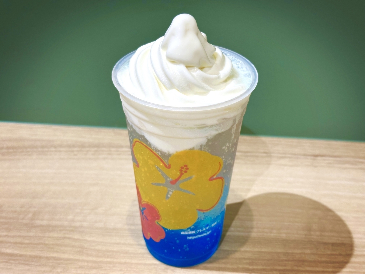 実飲レビュー】マック新作「マックフロート ブルーハワイ2025」は爽快