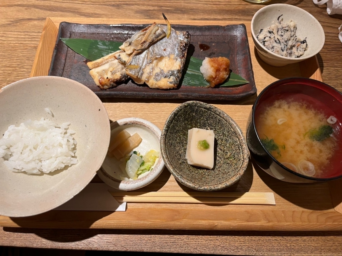 ごはん や 一 芯 神戸