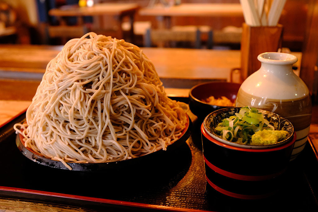70年代の若者を気取ってそばの超大盛りを食べて気持ちよかったという話 ココロ社 70年代の若者を気取ってそばの超大盛りを食べて気持ちよかったという話 ココロ社