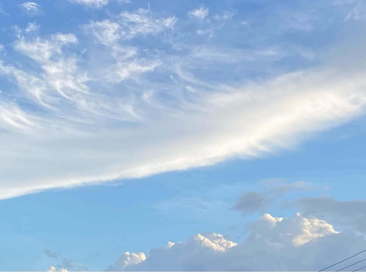 空が綺麗な季節。雲の上はいつも青空なのだ。 - 私は私。