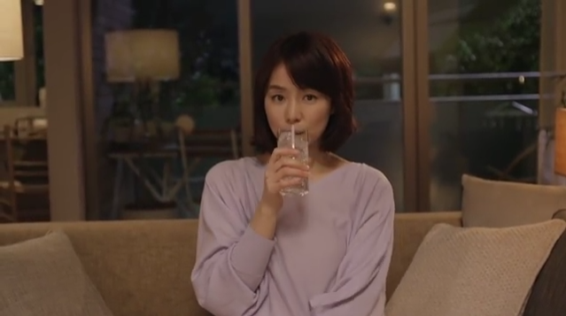 語りかけてくる酒のcm 石田ゆり子が完全勝利 キタキツネの赤ちゃん