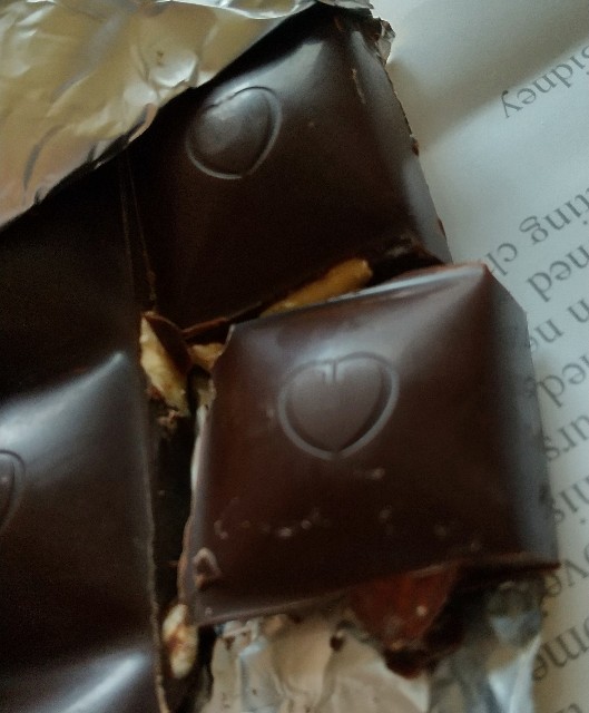 乳製品アレルギーでも食べられる市販品 I Herb編 Chocolove Almonds Sea Salt In Dark Chocolate こどもとくらしとアレルギーと