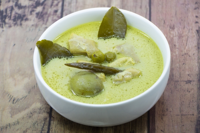 夏の疲れを吹っ飛ばす グリーンカレー ゲーン キャオ ワーン アキオカ家のトラベルごはん