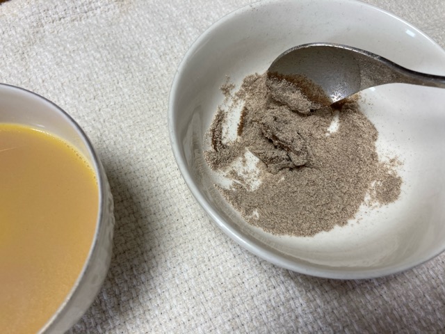 チベット ミルクティーよりもスープ寄り バター茶とツァンパ アキオカ家のトラベルごはん