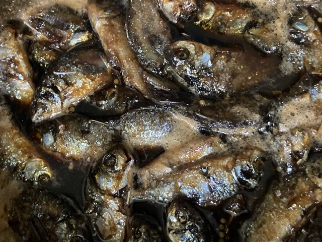 【小鮒の甘露煮】ごはんのおともやおつまみに!長野・佐久の郷土料理 - アキオカ家のトラベルごはん