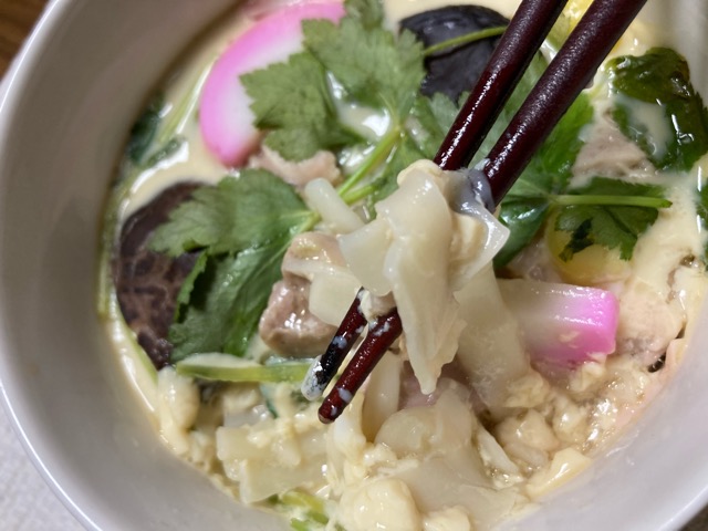 大阪 ばち麺で作るうどん入り茶碗蒸し おだまき蒸し アキオカ家のトラベルごはん