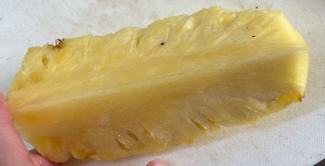 芯まで美味しい 噂の台湾パイナップルを食べてみた アキオカ家のトラベルごはん