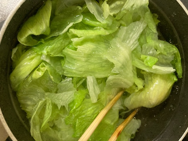 レタスの油菜 ヤウチョイ 残りレタスでできる 超簡単香港料理 アキオカ家のトラベルごはん レタスの油菜 ヤウチョイ 残りレタスでできる 超簡単香港料理 アキオカ家のトラベルごはん