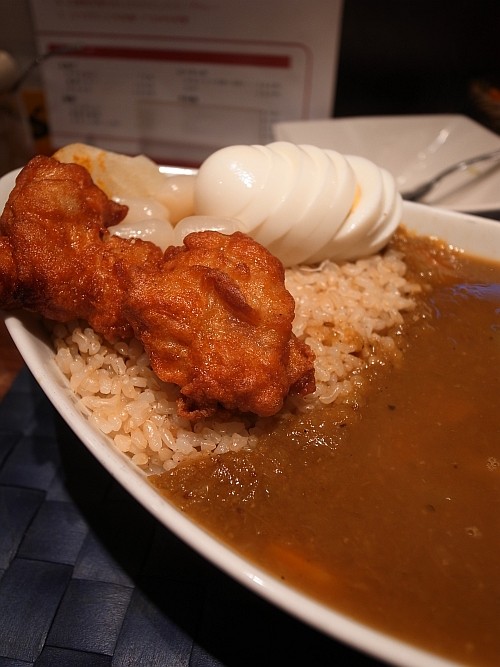 西新橋 カレー屋 Nagafuchi 赤 黒 黄色日記