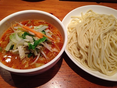 渋谷 中華そば すずらん 赤 黒 黄色日記 渋谷 中華そば すずらん 赤 黒 黄色日記