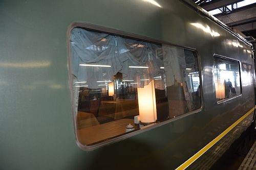 トワイライトエクスプレス ダイナープレヤデス その１ Diner Preiades 赤 黒 黄色日記