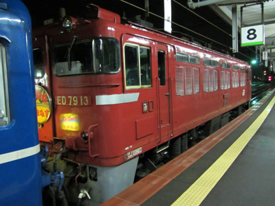 急行はまなす（ED79 13）＠函館駅（2011/12/04）