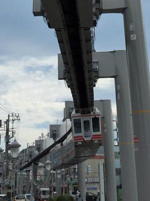 湘南モノレール500形551編成＠湘南深沢駅付近