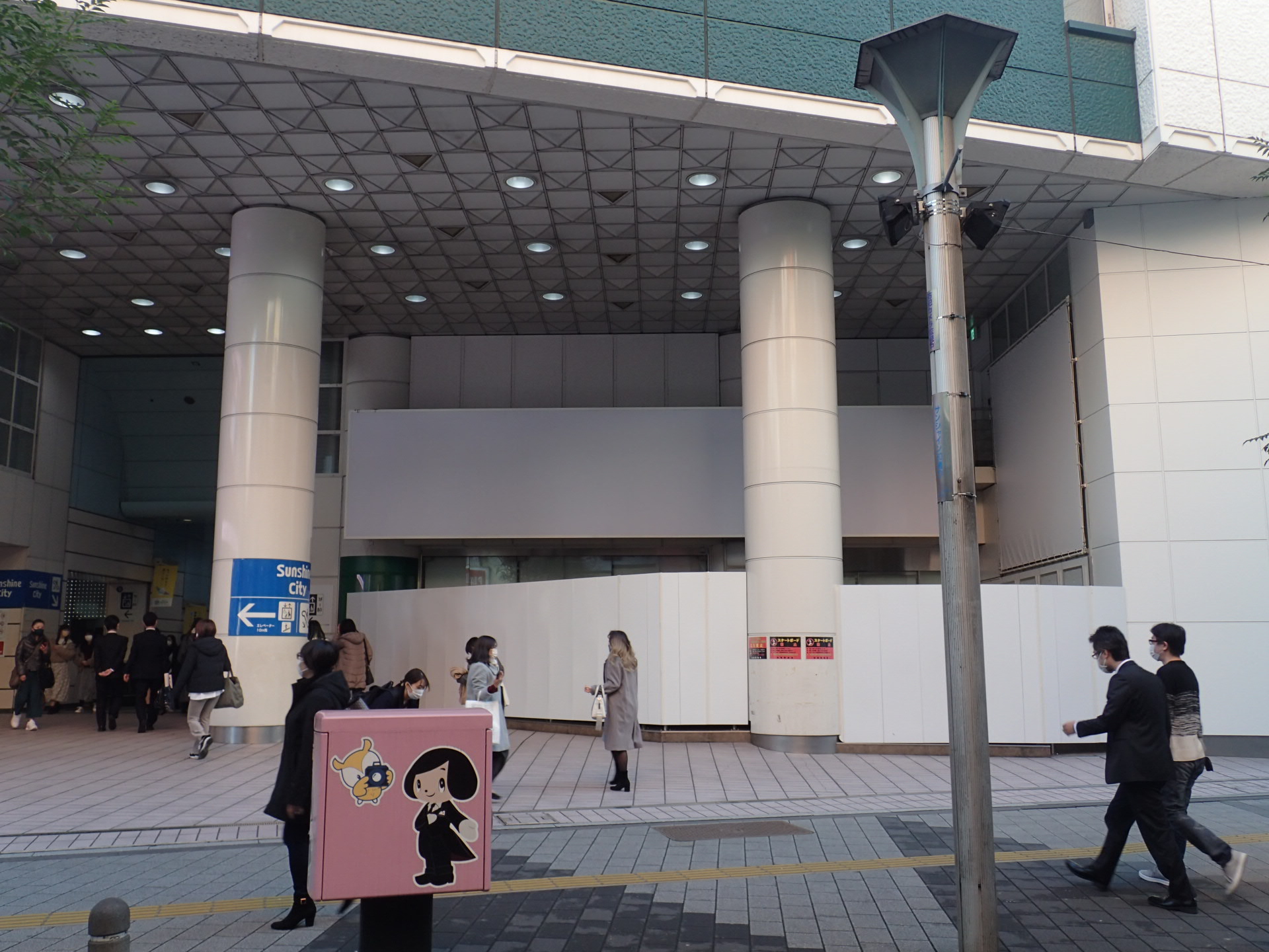 今は無き東急ハンズ池袋店　地上付近
