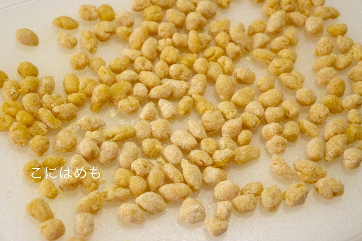 生地をつまみながらパスタを作っていく。