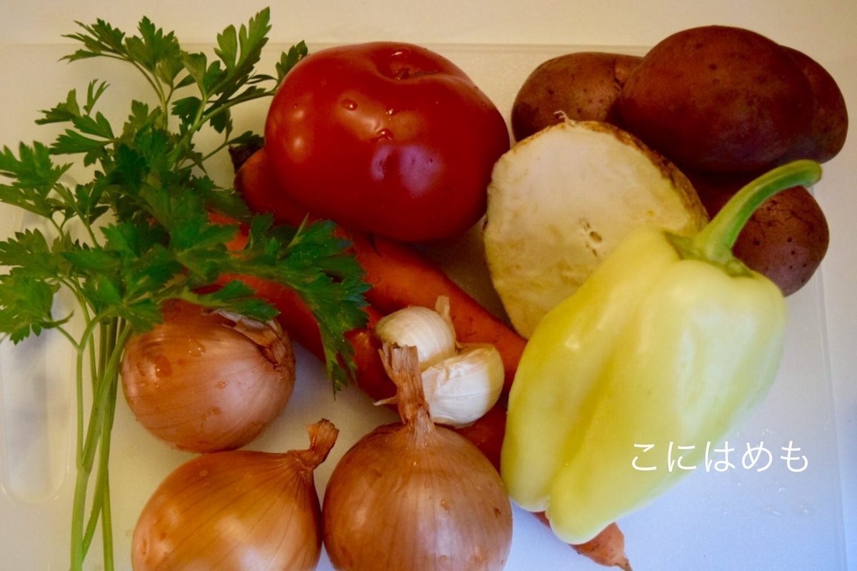 Gulyás leves:グヤーシュレヴェシュのお野菜。