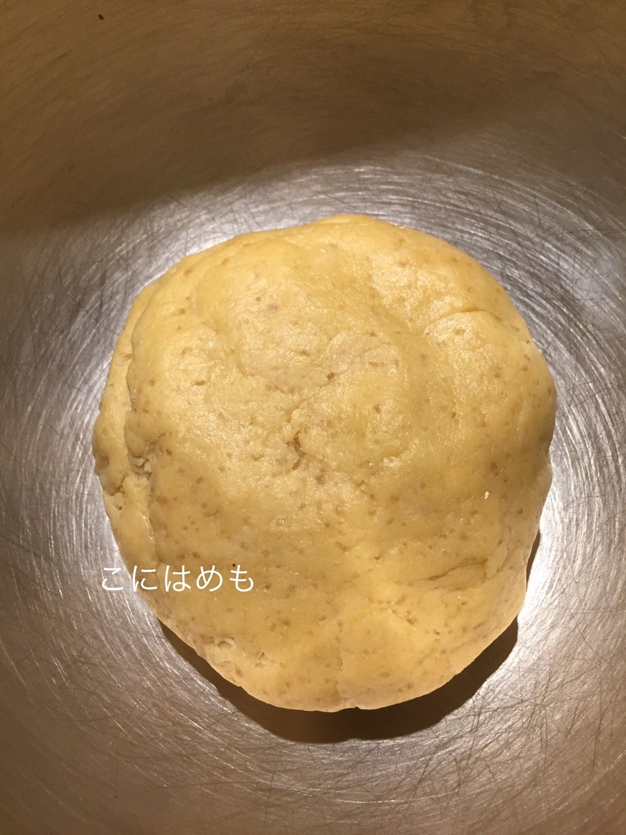 まとめたクッキー生地。