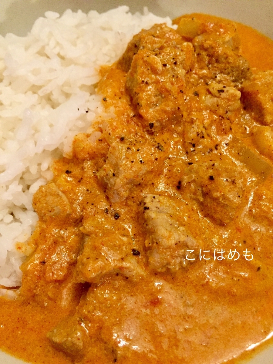 【ハンガリー料理】豚肉とトマト、パプリカのクリーム煮込み。