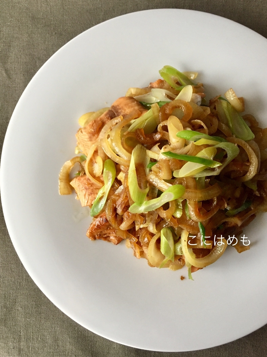 玉ねぎたっぷり！鮭の照り焼き風。